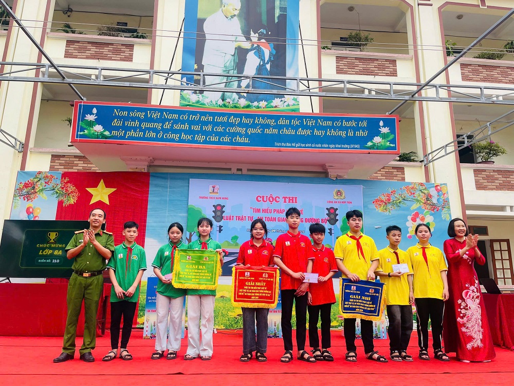 Sôi nổi Cuộc thi “Tìm hiểu pháp luật về Luật TTATGT đường bộ” với chủ đề “An toàn giao thông bắt đầu từ em”